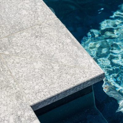 Đá lát hồ bơi